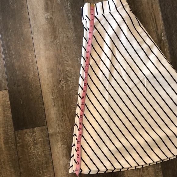 White with black stripe skit - Picture 3 of 4